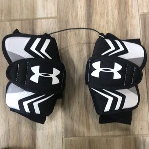 Brand New Under Armour elbow pads. Medium